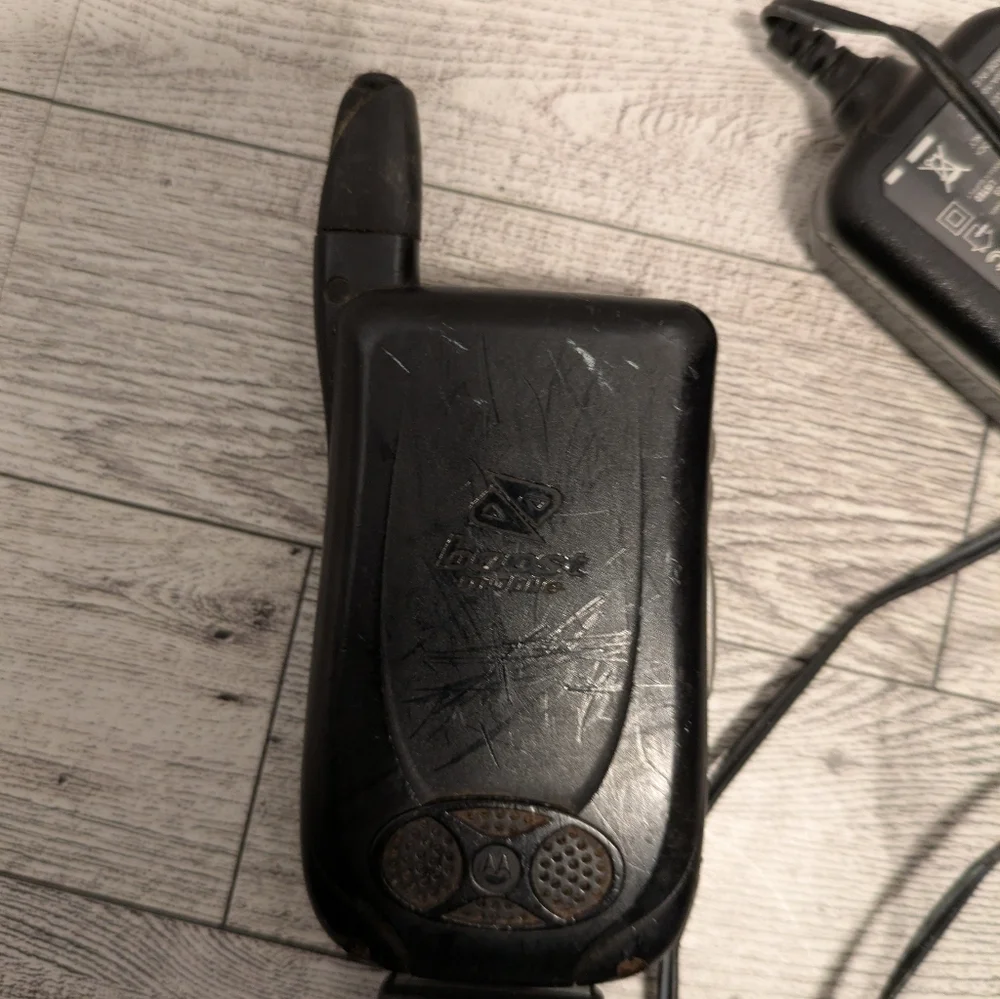 Motorola Black and Gray Flip Phone with Charger